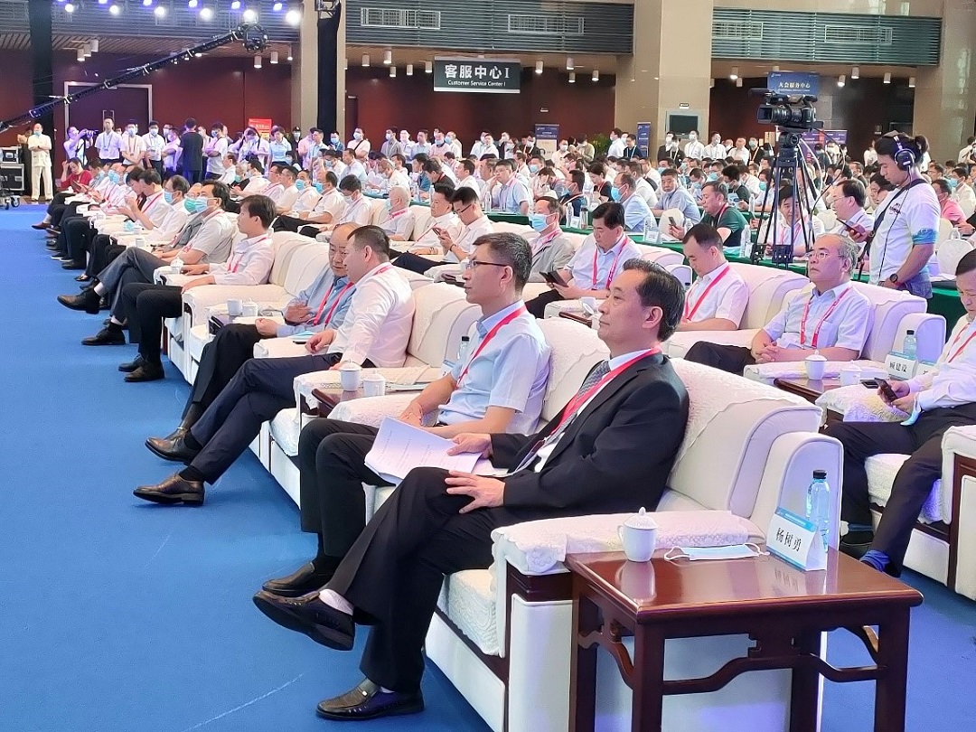 与会辅导参与开幕式.jpg 与会辅导参与开幕式.jpg